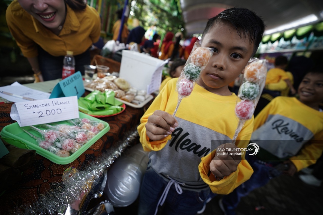 Foto 8 dari 10: Libatkan Siswa Hingga Wali Murid, Peringatan HUT SDN 04 Madiun Lor Kian Bermakna