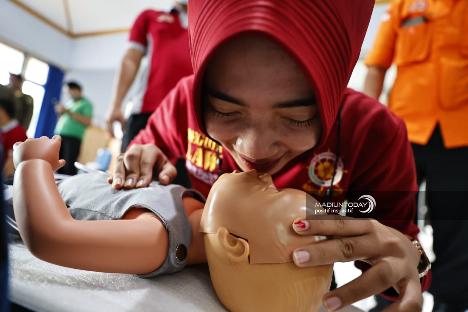 Foto 4 dari 7: Pelatihan Basic Cardiac Life Support (BCLS) pertolongan pertama serangan jantung.