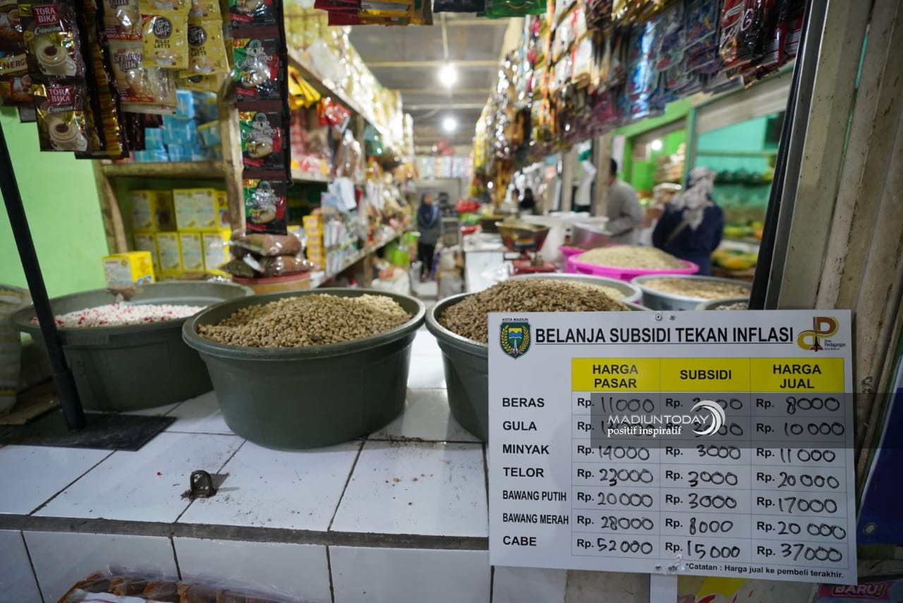 Foto 6 dari 11: Dapat Subsidi Dari Wali Kota, Pedagang Akui Lapaknya Makin Ramai