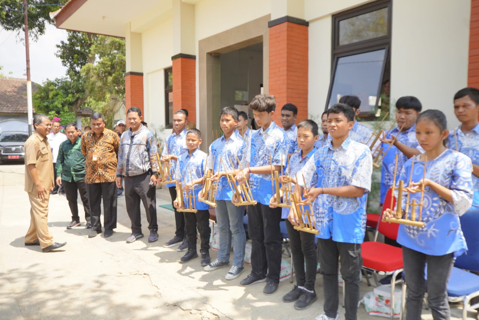 Foto 9 dari 9: Wali Kota Salurakan Bantuan Atensi Kemensos RI Sekaligus Resmikan Unit Layanan Terapi