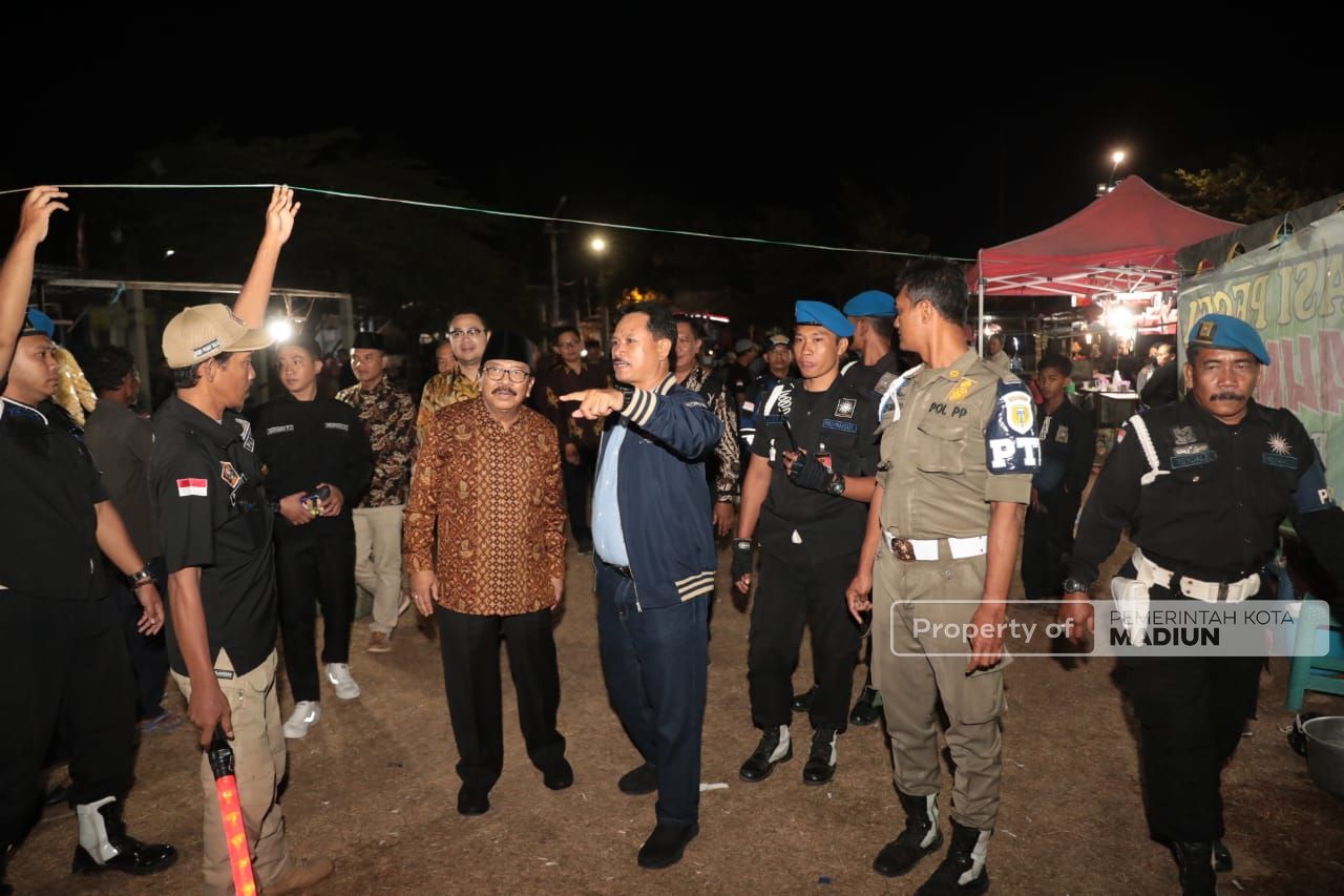Foto 7 dari 13: Hadiri Pagelaran Wayang Kulit HUT 101 PSHT, Wali Kota: Pencak Silat Simpan Potensi Seni, Budaya, dan Ekonomi