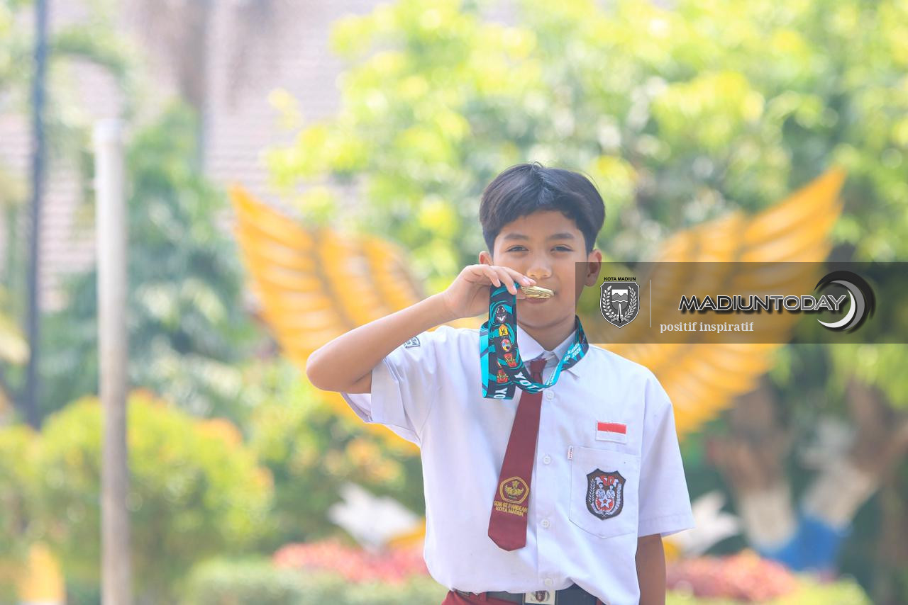 Foto 1 dari 6: Tak Gentar Hadapi Karateka Berpengalaman, Langkah Kecil Abinaya Sabet Juara 1 Kumite di Ajang Internasional