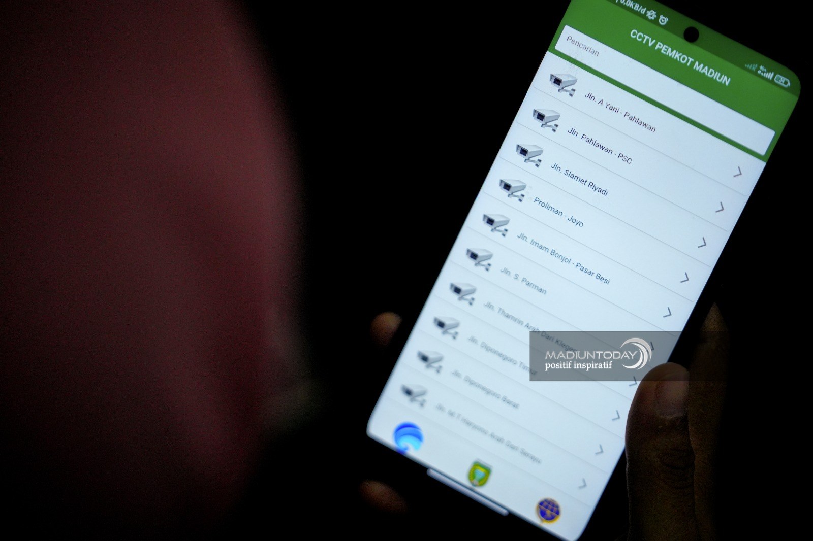 Foto utama berita: Lewat Aplikasi CCTV Pemkot Madiun, Masyarakat Juga Bisa Mengakses CCTV Simpang Jalan Secara Riil Time