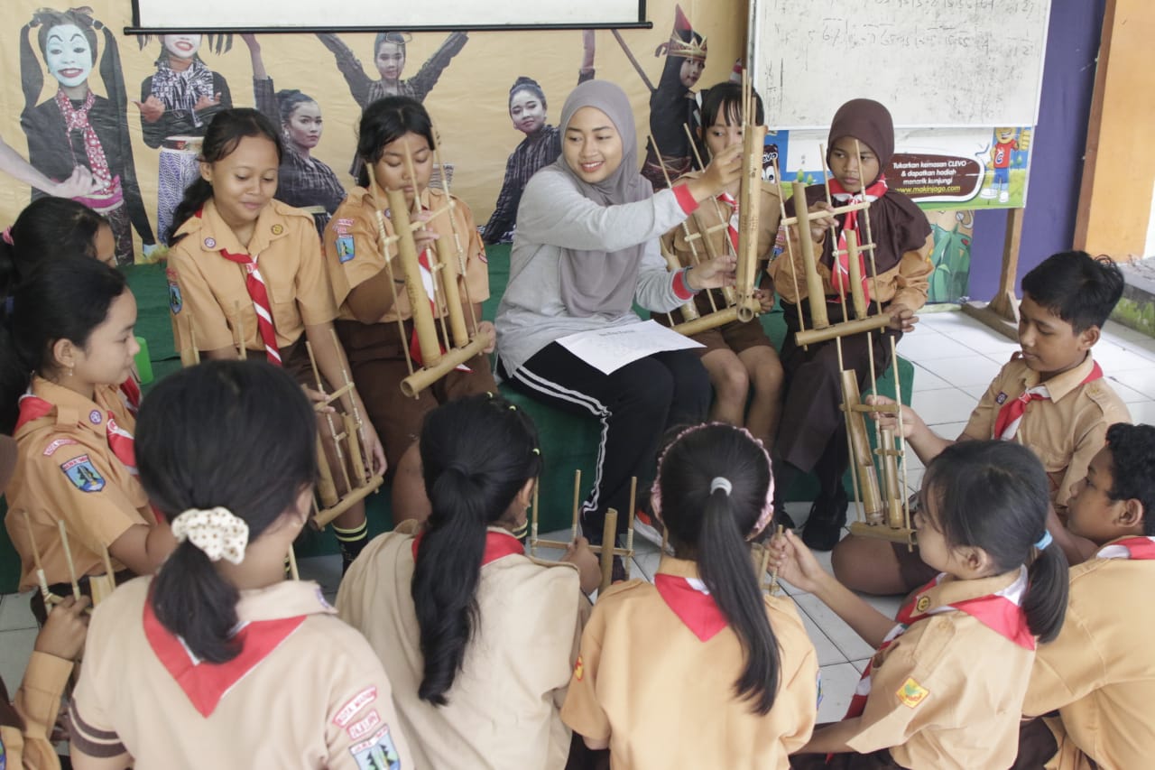 Foto 2 dari 10: Lestarikan Warisan Leluhur, SDN Nalosa Ajak Siswa Peringati Hari Angklung Sedunia
