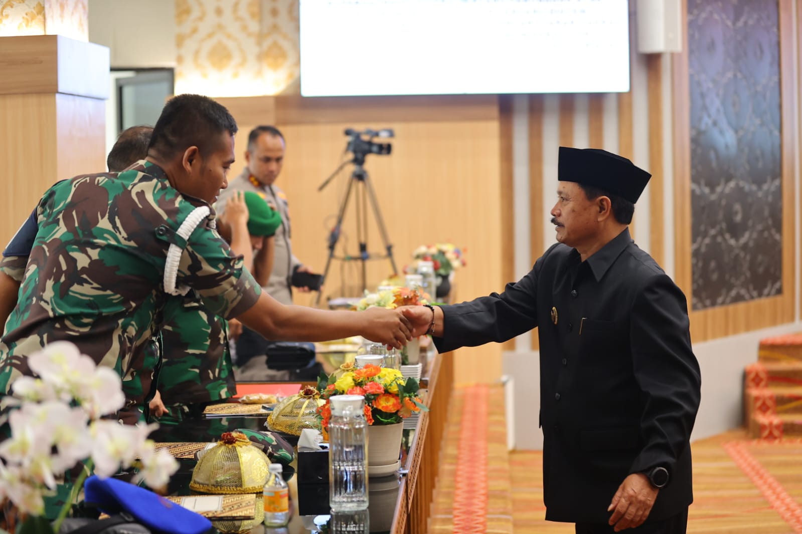 Foto 7 dari 8: Rapat Paripurna Lagi, Eksekutif-Legislatif Setujui Dua Raperda Sekaligus