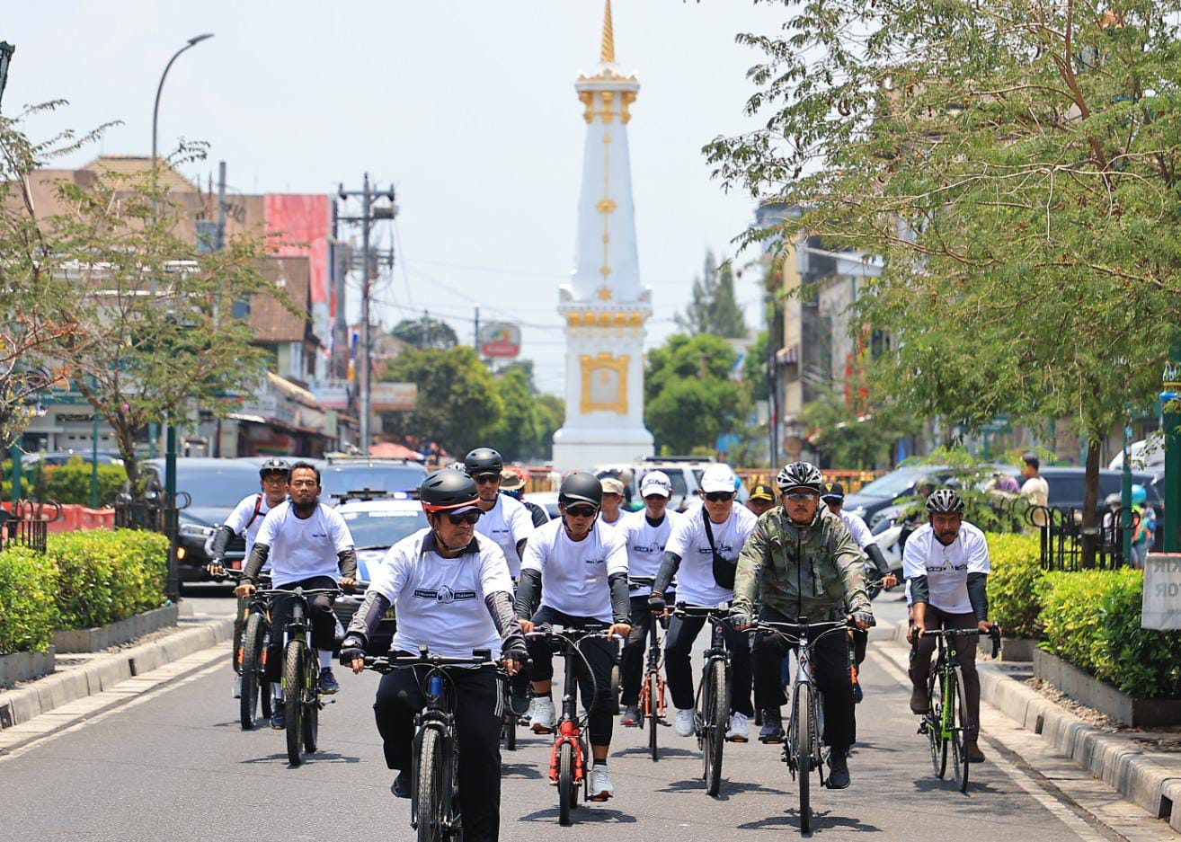 Foto 5 dari 6: Jajaki Bisnis Untuk Tingkatkan Pemberdayaan Masyarakat, Wali Kota Kunjungi Peternakan Kambing Etawa Di Sleman