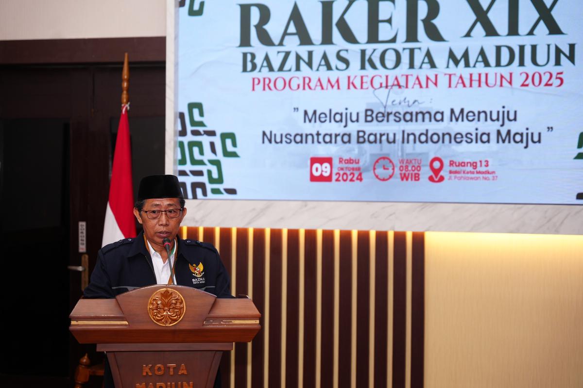 Foto 6 dari 8: Hadiri Raker XIX Baznas Kota Madiun, Pj Wali Kota Turut Salurkan Bantuan Bagi Warga Yang Membutuhkan