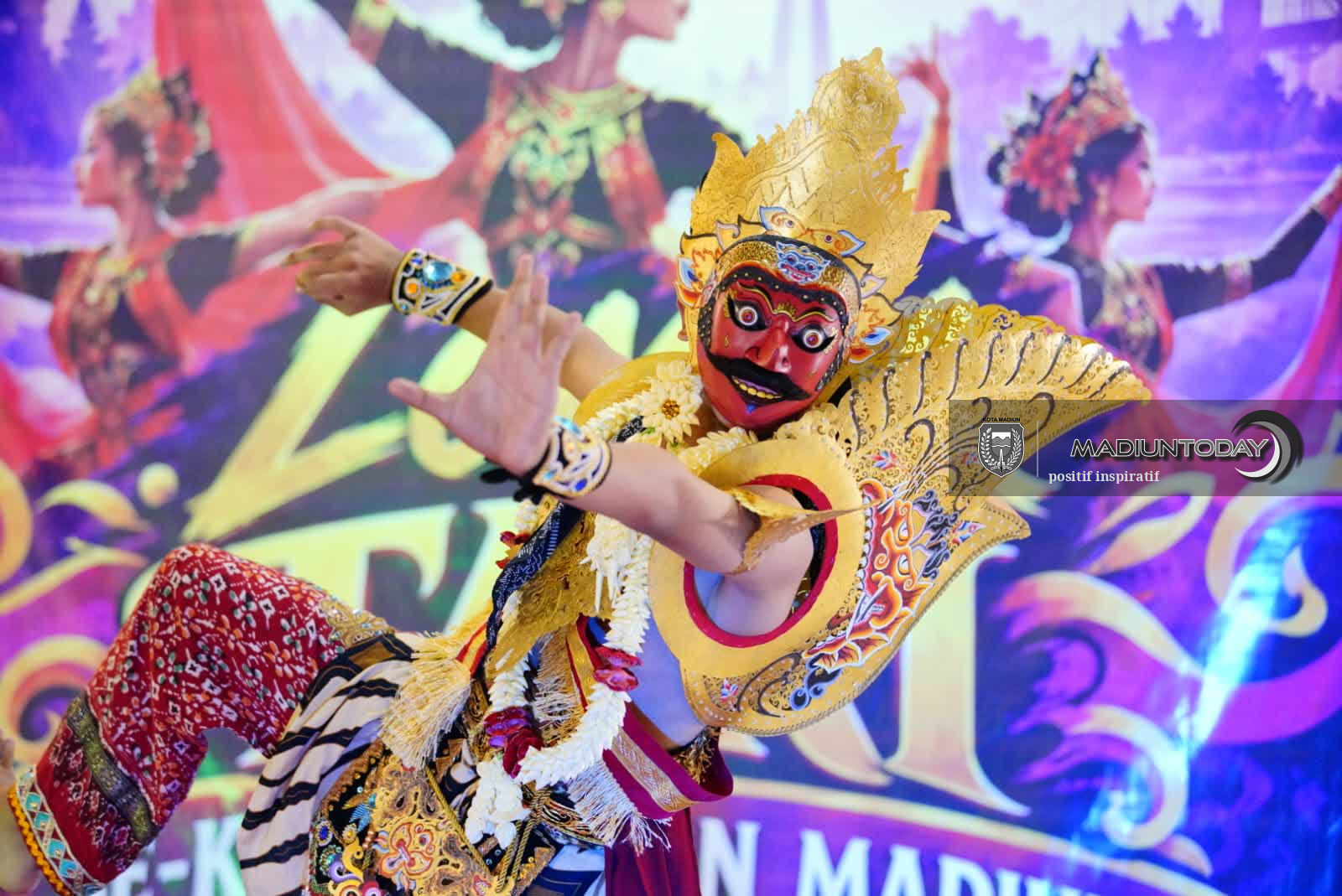 Foto 13 dari 14: Pasar Sleko Kembali Bergeliat, Aksi Tari Tradisional Anak Muda Mulai Dilirik Provinsi
