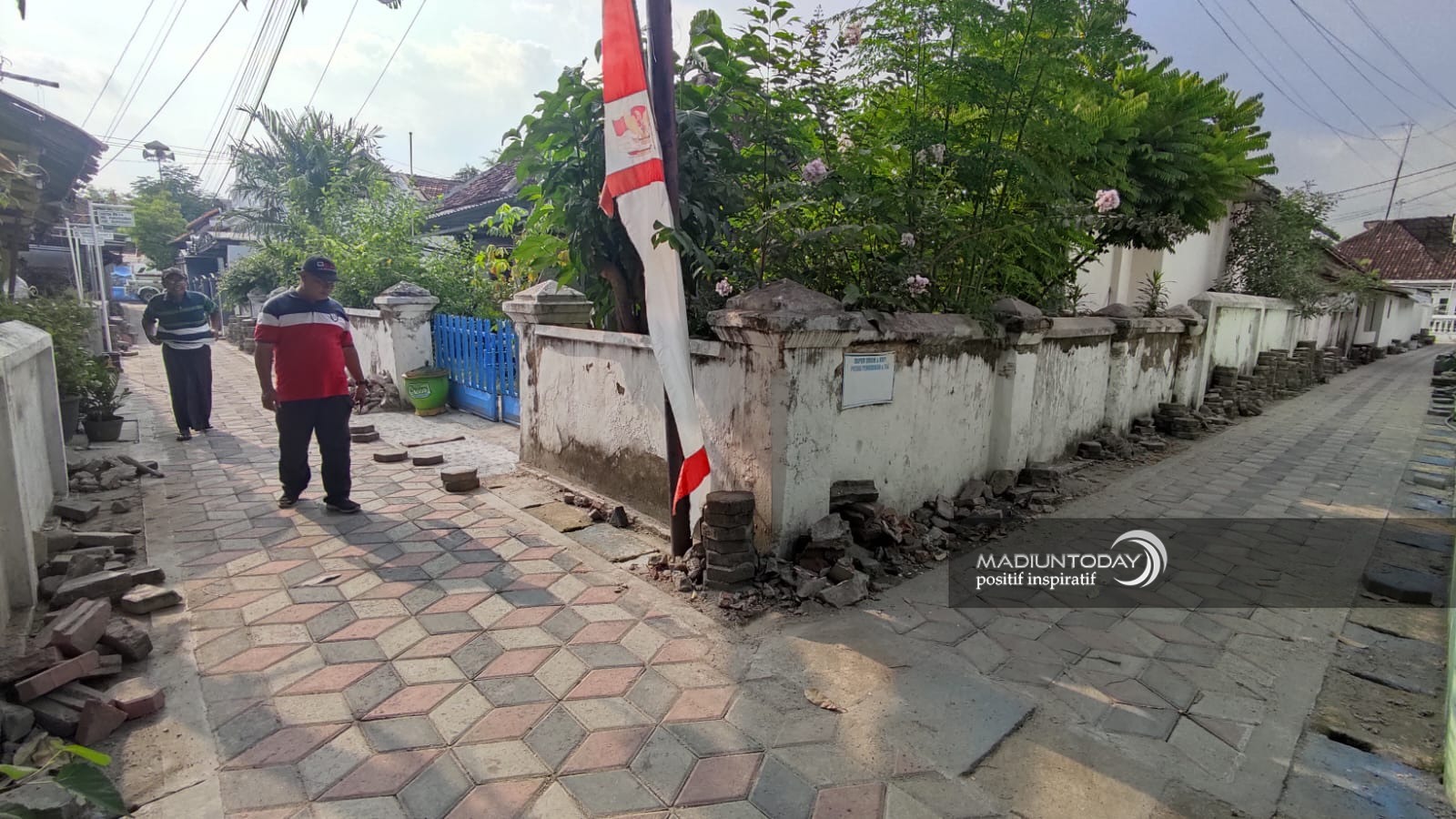 Foto 2 dari 4: Baru Sebulan, Pavingisasi 46 Ribu Meter Sentuh 70 Persen