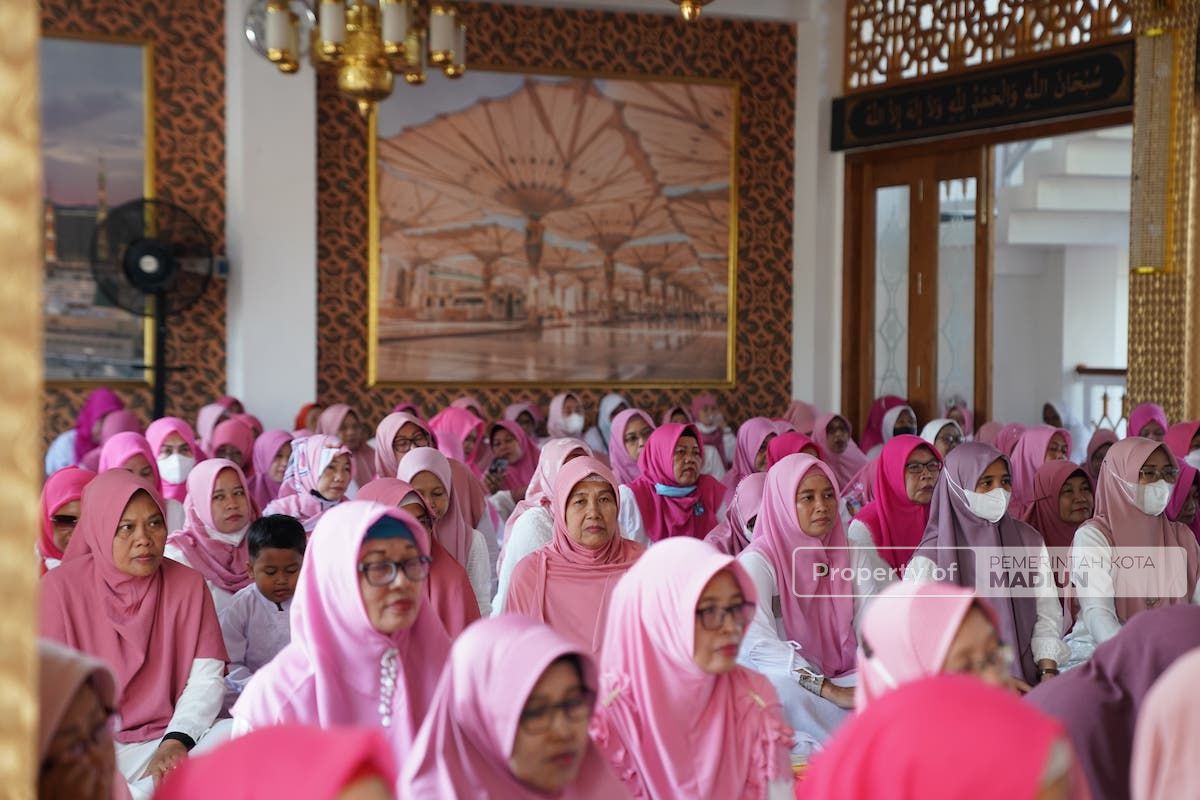 Foto 6 dari 9: Hadiri Pengajian Janda Paruh Baya Khoirun Nisa, Wali Kota Paparkan Perkembangan Pondok Lansia