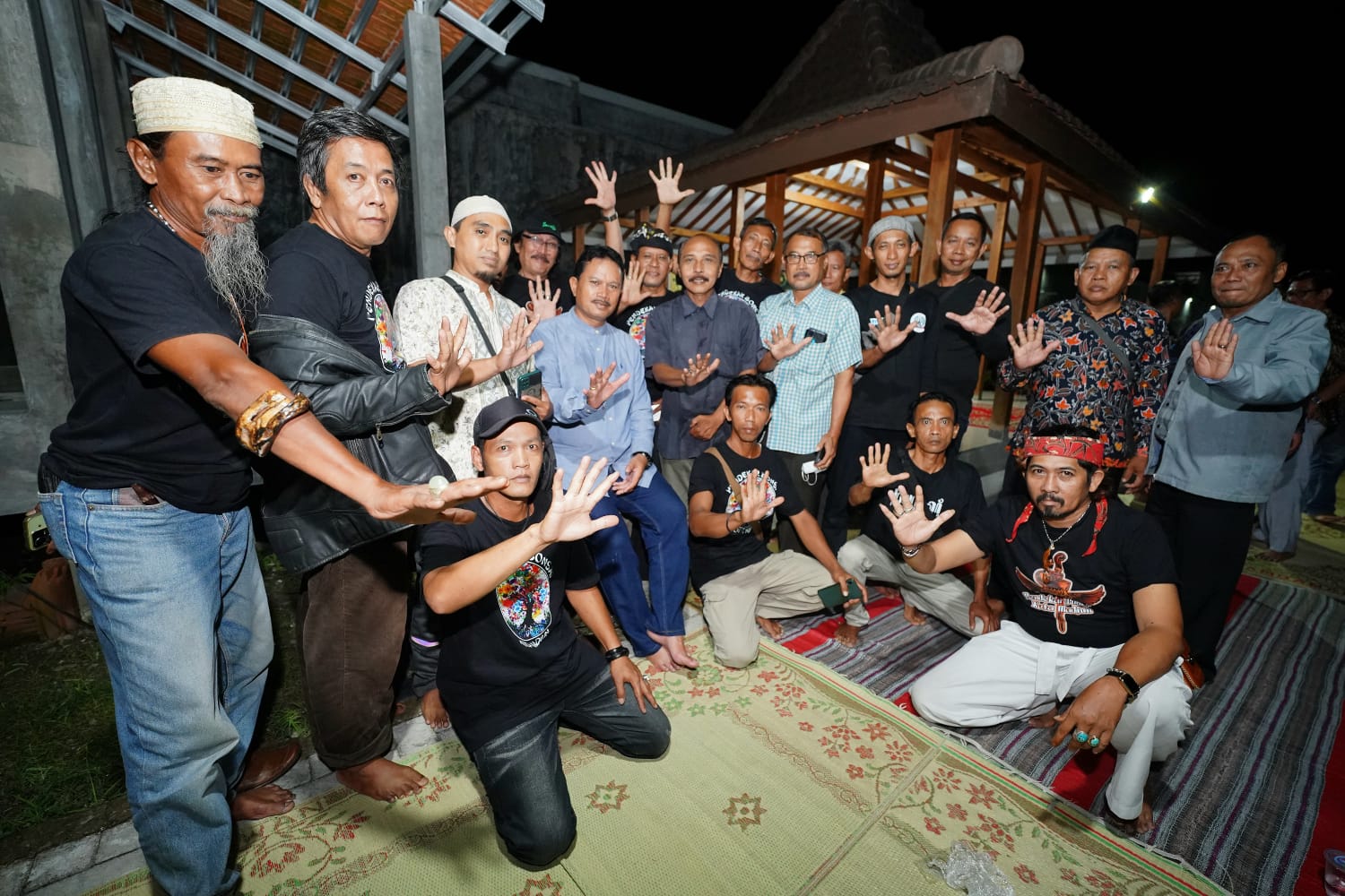 Foto 6 dari 10: Hadiri Halal Bihalal Pasar Seni Tawangrejo, Wali Kota Imbau Pedagang Jaga Kerukunan