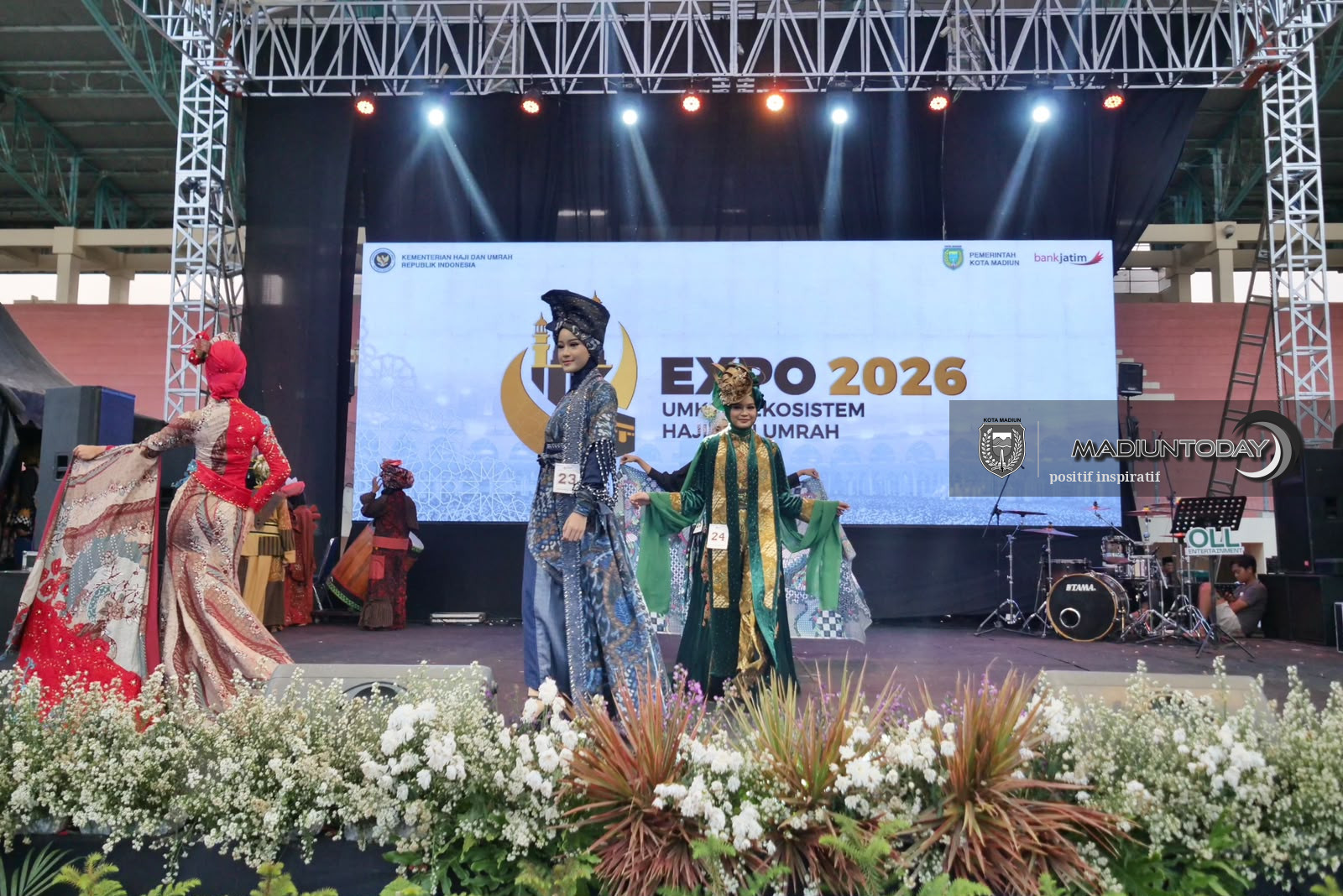 Foto 4 dari 15: Berbalut Gaya Islami, Batik Nusantara Sukses Curi Perhatian di Panggung Expo 2026 UMKM & Ekosistem Haji dan Umrah