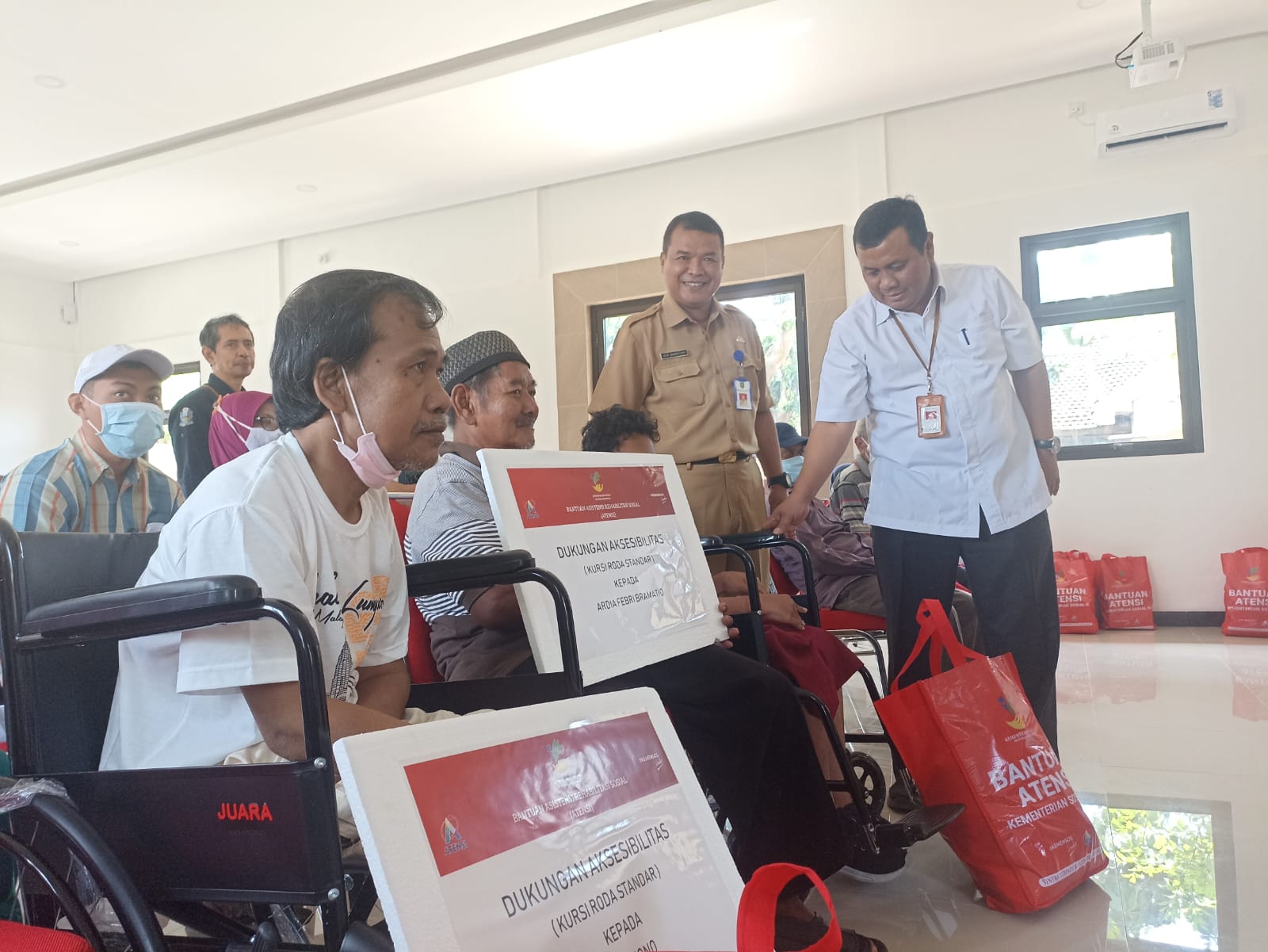 Foto 3 dari 9: Lolos Seleksi, Ratusan Warga Kota Madiun Terima Bantuan Dari Kemensos