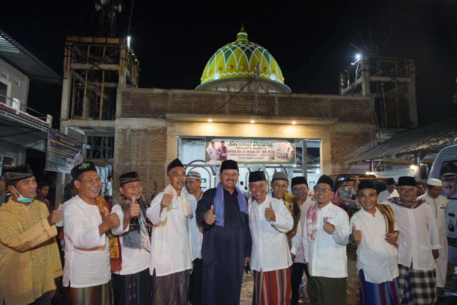 Foto 10 dari 10: Shalat Berjamaah Di Masjid Abu Bakar, Wali Kota Imbau Warga Ikut Jaga Kondusifitas Jelang Lebaran