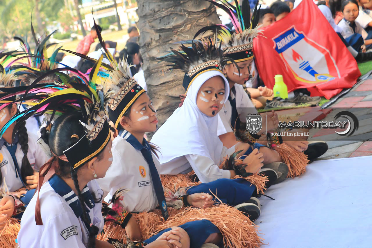 Foto 7 dari 10: Adu Cepat Tepat di Final LCC, Asah Pengetahuan dan Kepercayaan Diri Siswa