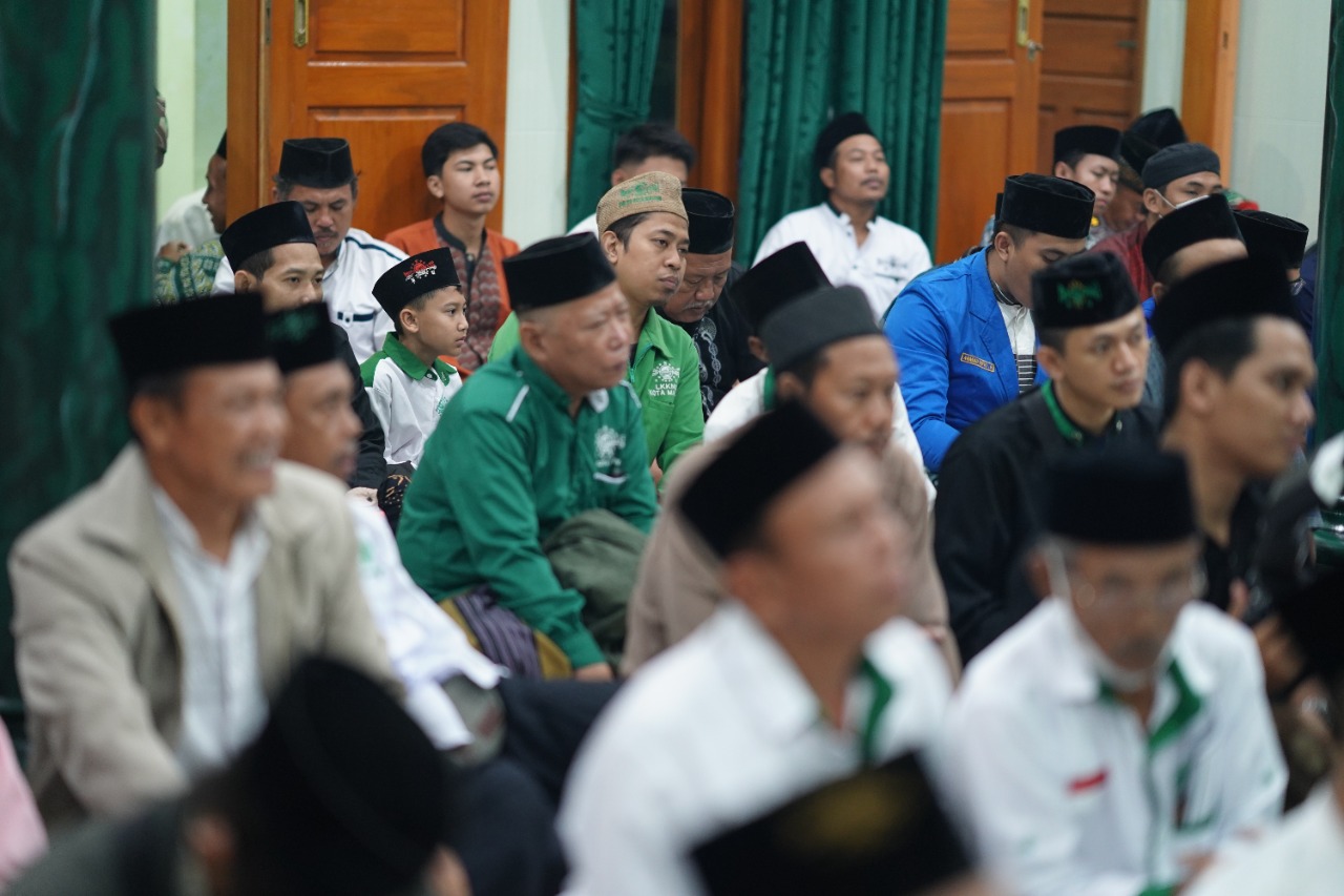 Foto 9 dari 10: Hadiri Peringatan Hari Santri PCNU, Wali Kota Sampai Terima Kasih Atas Peran Santri dan Kiai