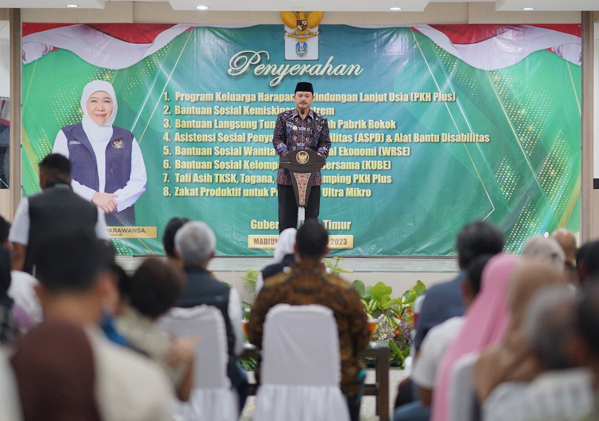 Foto utama berita: Pasar Murah Ada di Kota Madiun, Wali Kota Maidi Dampingi Gubernur Tinjau Operasi Pasar Murah dan Salurkan Bantuan Sosial