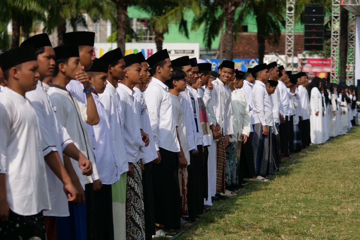 Foto 9 dari 19: Peringati Hari Santri, Pj Wali Kota Harap Santri Tingkatkan Kemandirian dan Lanjutkan Perjuangan