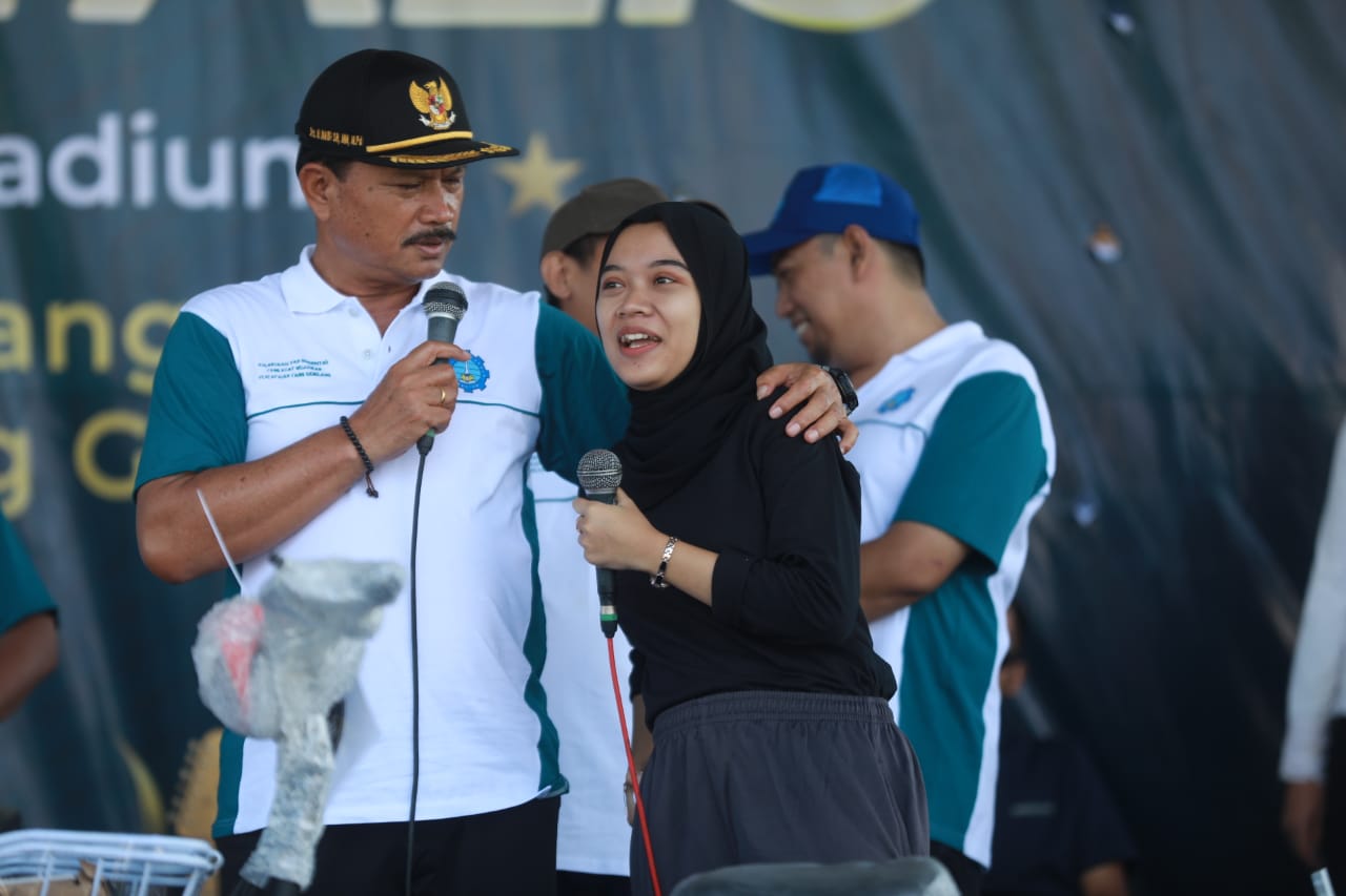 Foto 15 dari 18: Berangkatkan Jalan Sehat Dies Natalis ke-11 PNM, Wali Kota Apresiasi Mahasiswa PNM yang Banyak Keluar Negeri