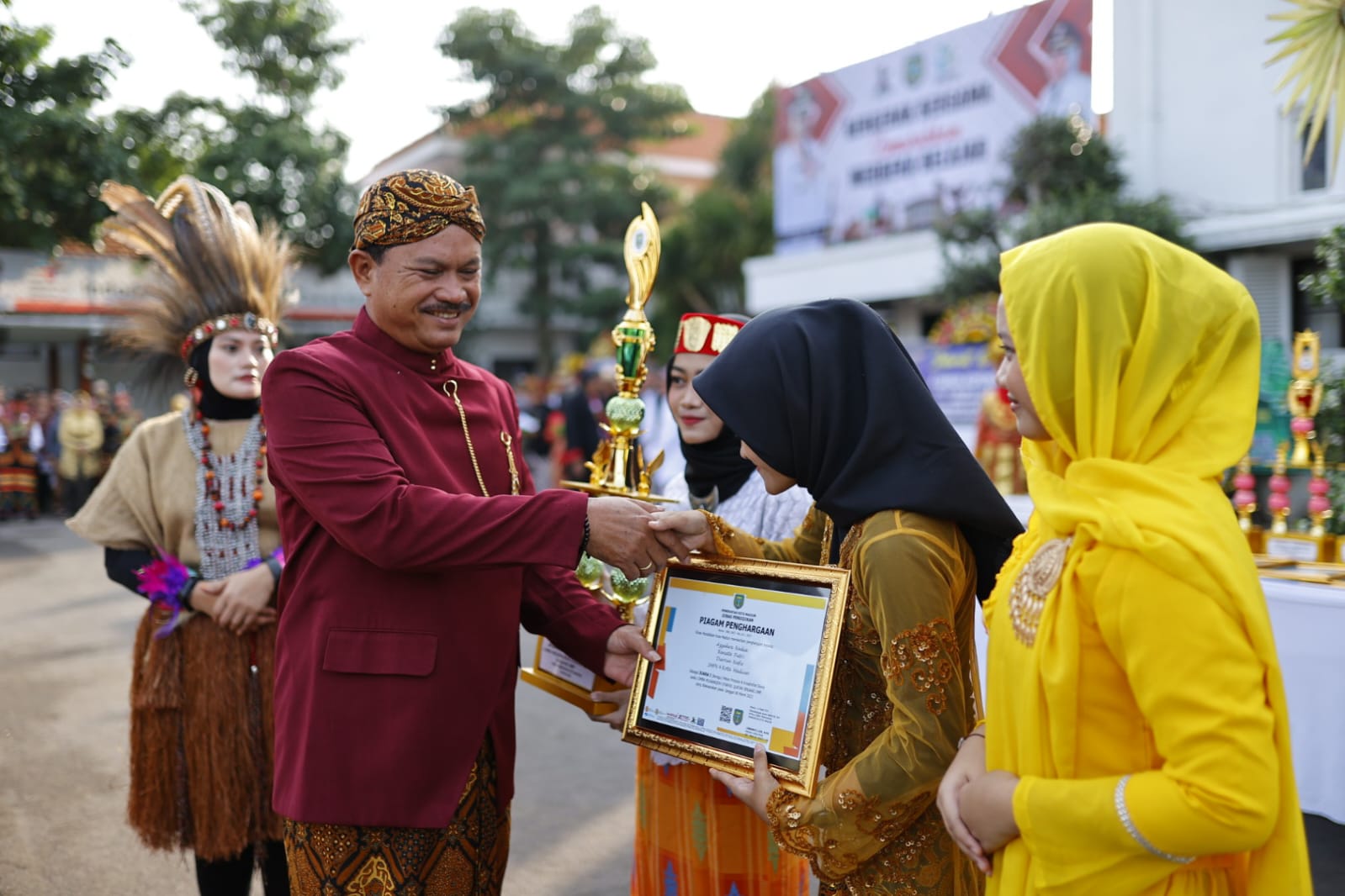 Foto 8 dari 10: Gelar Upacara Hardiknas 2023, Wali Kota Harap Pendidikan Makin Dinamis