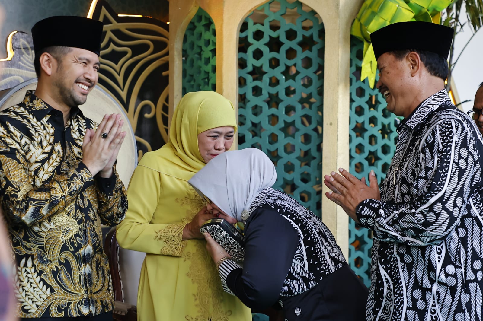 Foto 2 dari 7: Gubernur Khofifah Gelar Halal Bihalal, Wali Kota Turut Hadir Di Grahadi