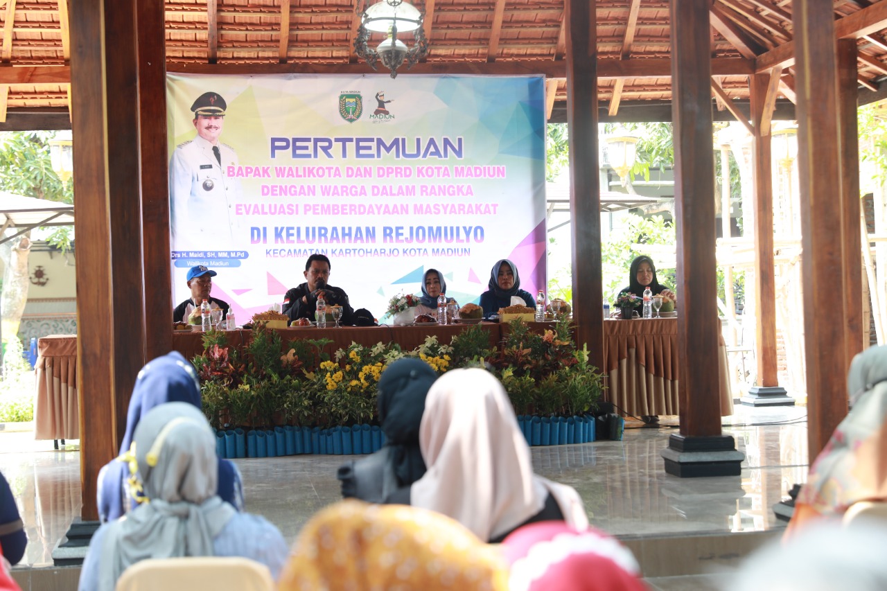 Foto 15 dari 15: Gowes Tiga Kelurahan, Wali Kota Serahkan Penghargaan Lomba Idol Hingga Cek Pembangunan Kota