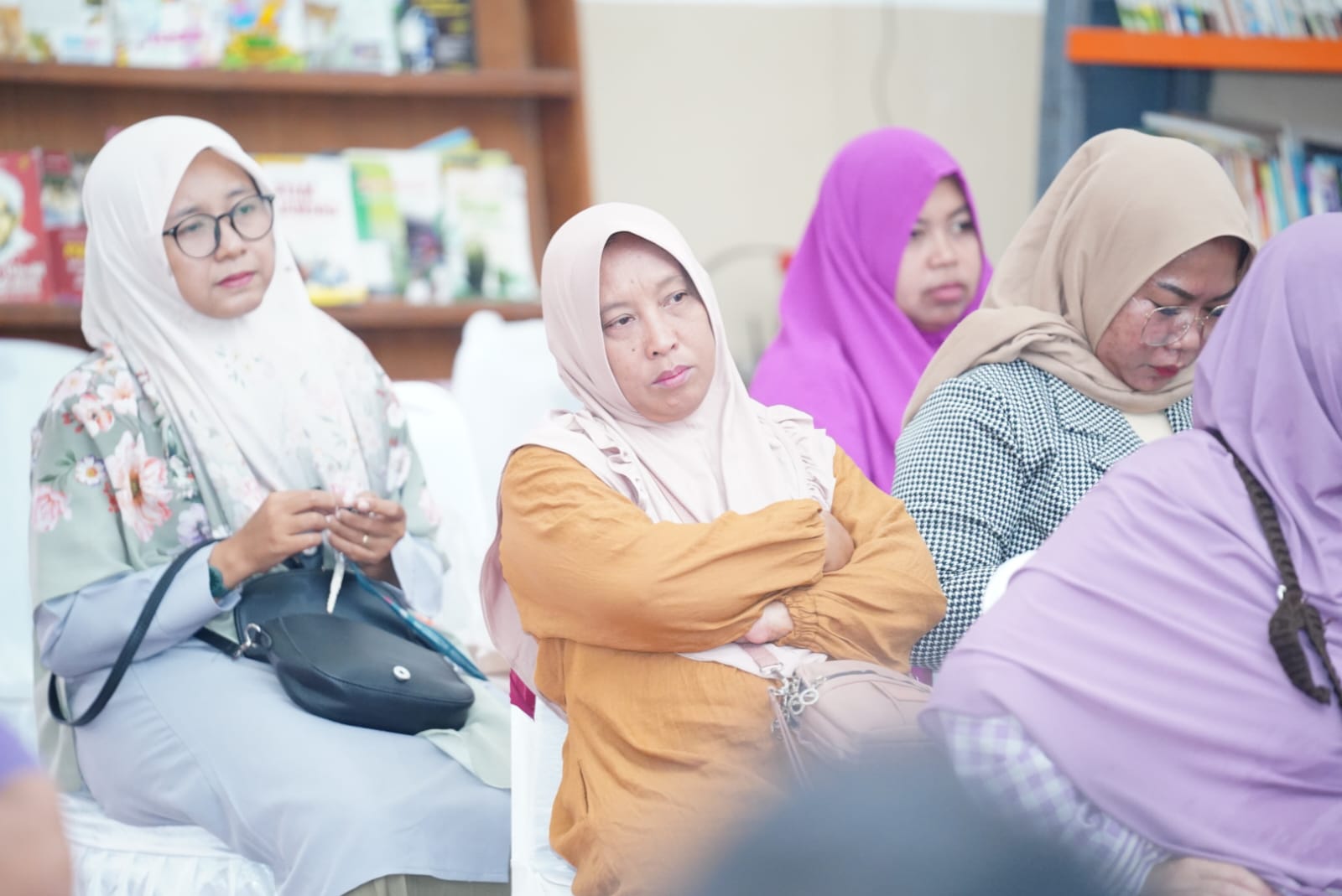 Foto 3 dari 8: Sambang Warga Demangan, Wali Kota Paparkan Upaya Pembangunan Kota