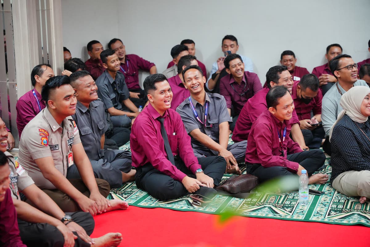 Foto 7 dari 8: Beri Motivasi Karyawan Bank Jatim, Wali Kota: Harus Mengedepankan Hasil Kerja Bukan Jam Kerja