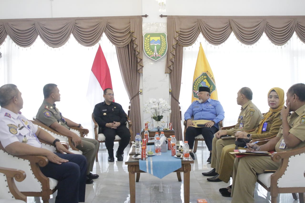 Terima Dua Audiensi, Pj Wali Kota Bahas Pelantikan Pengurus Kwarcab Pramuka Hingga Proyek Strategis Pemkot Madiun