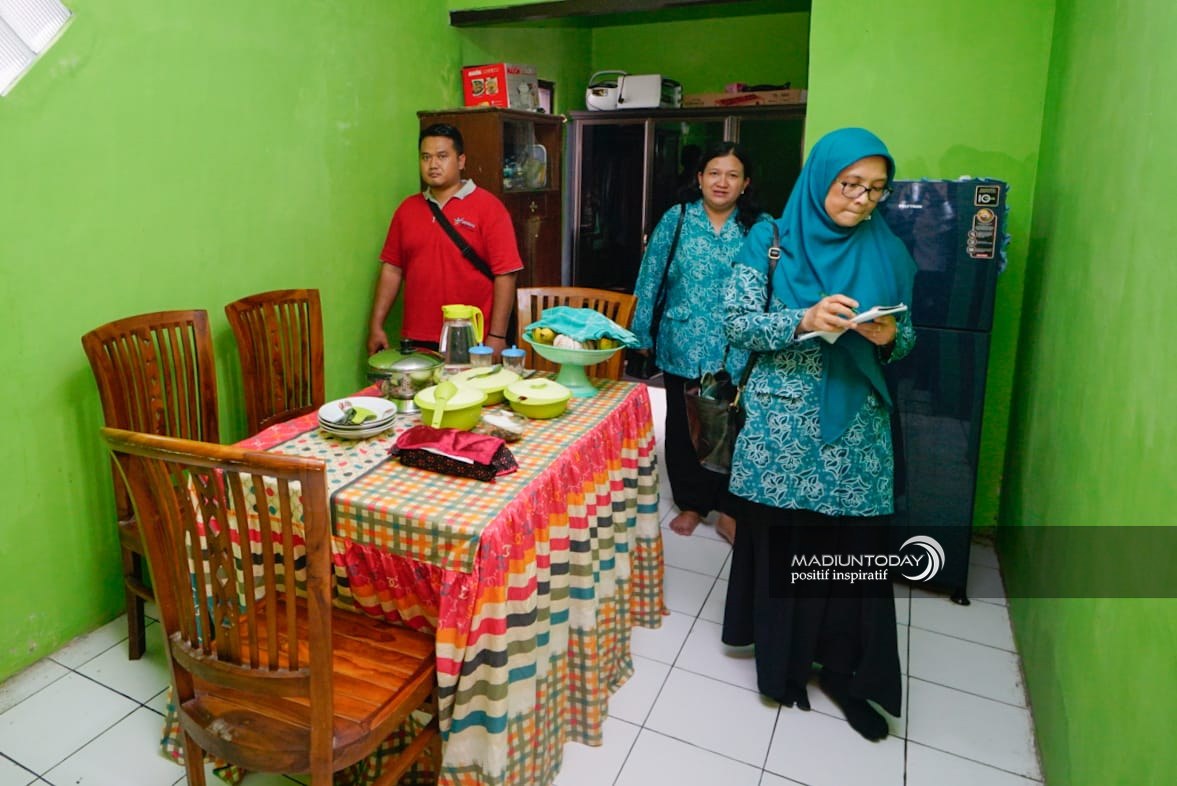 Foto 10 dari 16: Kunjungan Lapangan Lomba PKK Sehat Lestari Berencana, Tim Juri Akui Terkesan Dengan Kota Madiun
