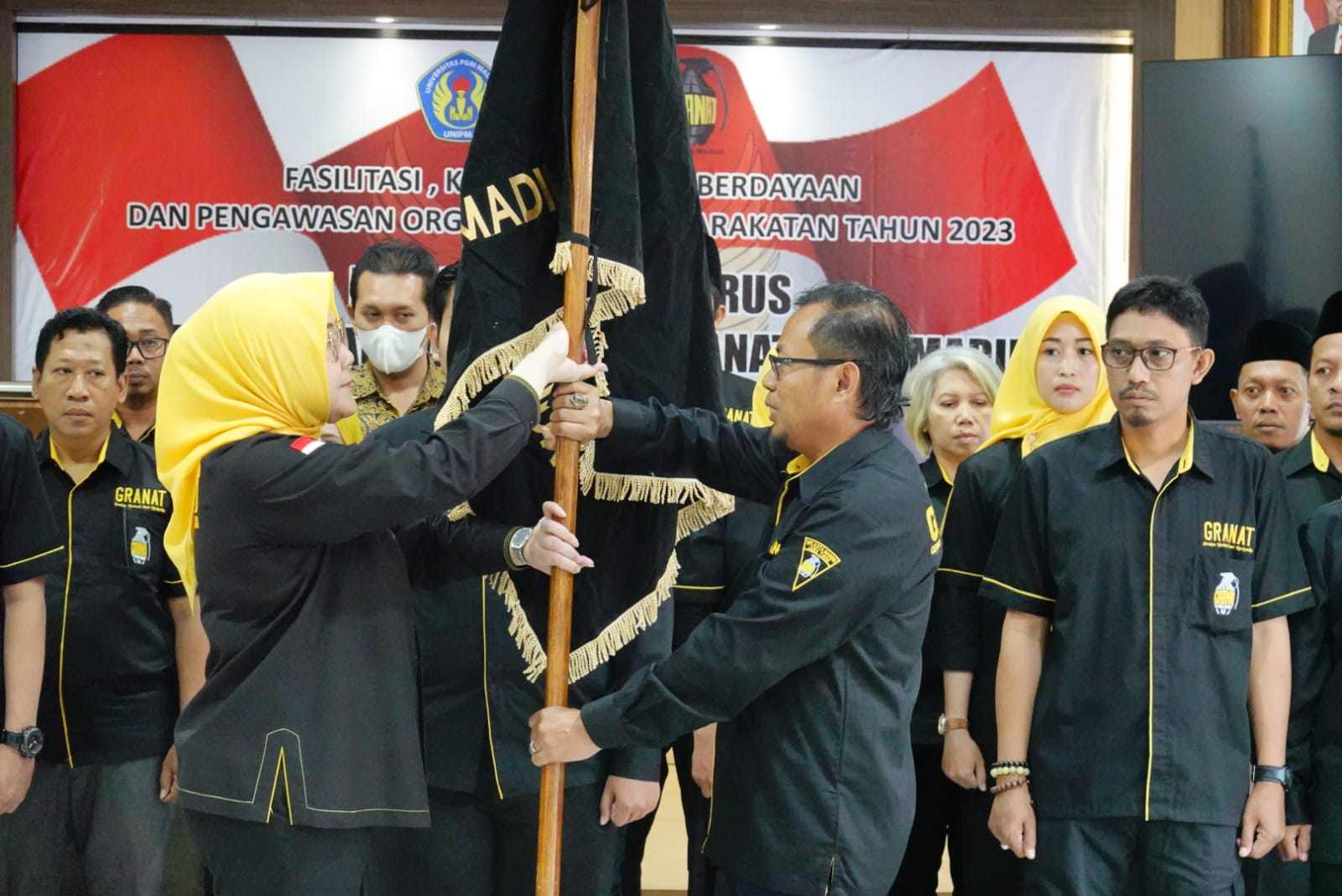 Foto 2 dari 5: Hadiri Pengukuhan DPC Granat, Wali Kota Ajak Pengurus Gempur Peredaran Narkotika Di Kota Pendekar