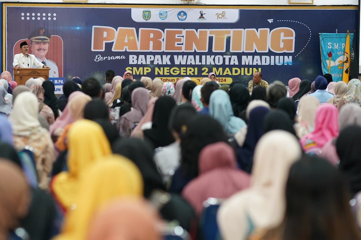 Foto utama berita: Jadi Narasumber Parenting SMPN 2, Wali Kota Imbau Orang Tua Pahami Dunia Anak