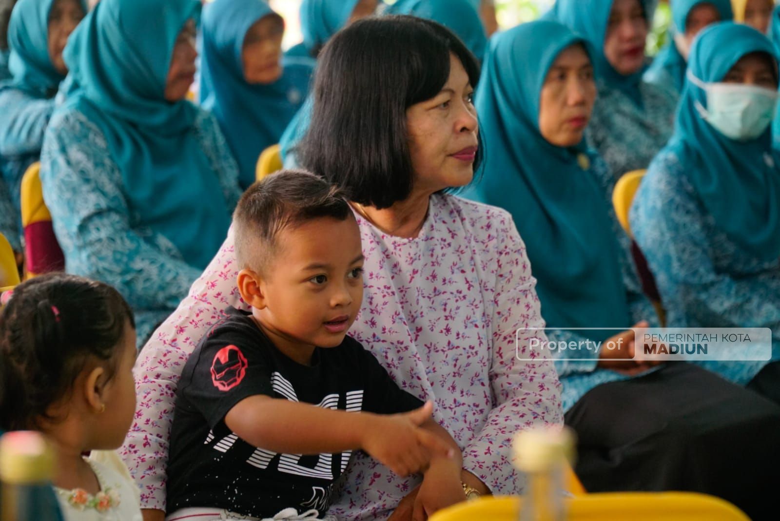 Foto 7 dari 9: Deteksi Dini Stunting, Ketua TP PKK Imbau Orang Tua Rajin Bawa Balita ke Posyandu