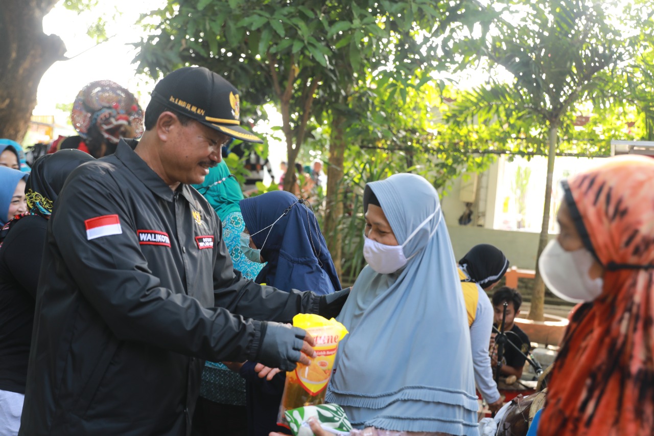 Foto 8 dari 15: Gowes Tiga Kelurahan, Wali Kota Serahkan Penghargaan Lomba Idol Hingga Cek Pembangunan Kota