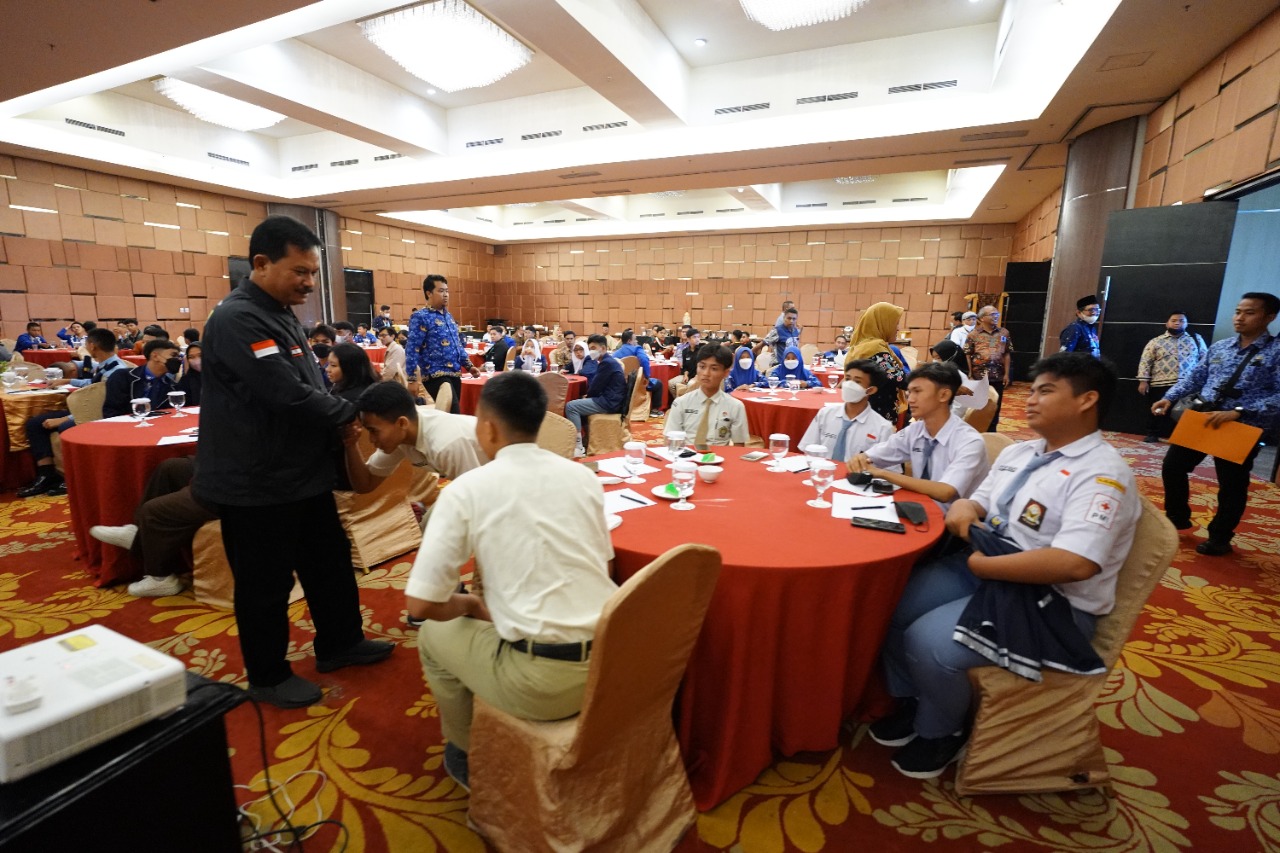 Foto 9 dari 10: Hadiri Sosialisasi Pemilih Pemula, Wali Kota Ajak Generasi Muda Ikut Dalam Pembangunan Kota