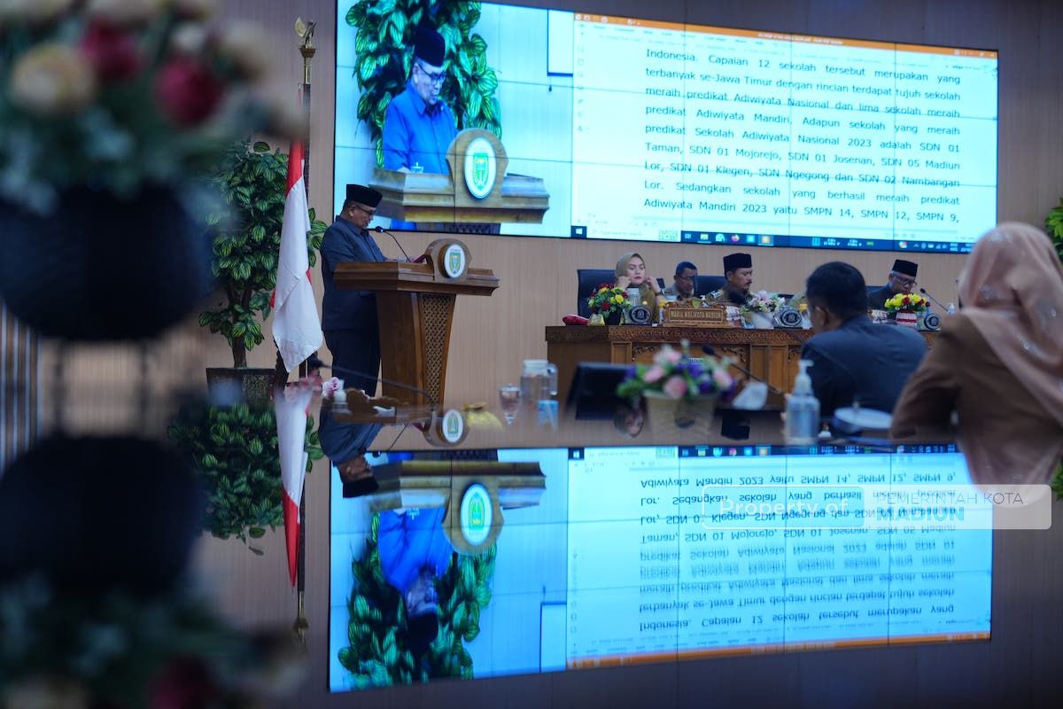 Foto 2 dari 8: Pembahasan Raperda APBD 2024 Berlanjut, Tujuh Fraksi Sampaikan Pemandangan Umum Pada Sidang Paripurna