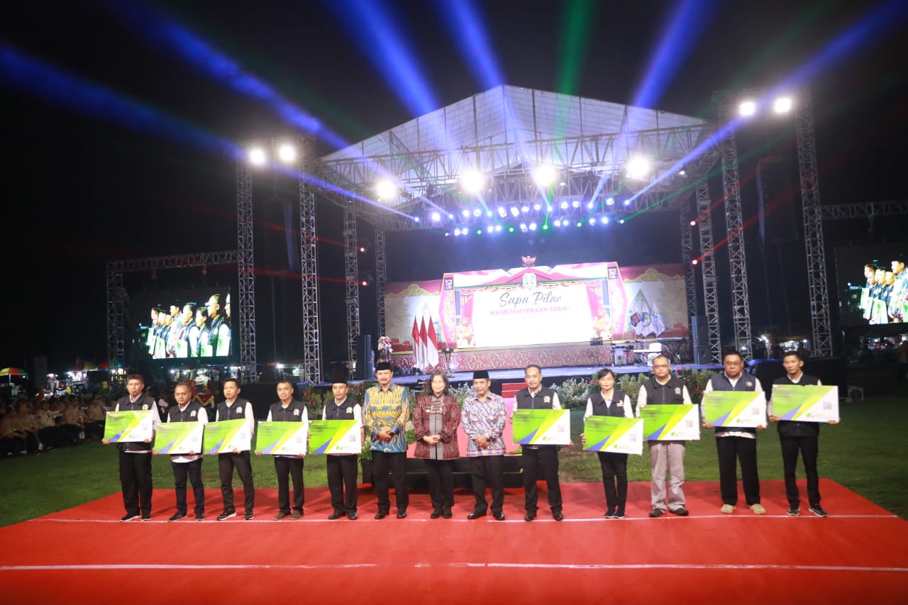 Foto 4 dari 19: Dampingi Gubernur Jatim, Wali Kota Hadiri Sapa Pilar Kesejahteraan Sosial