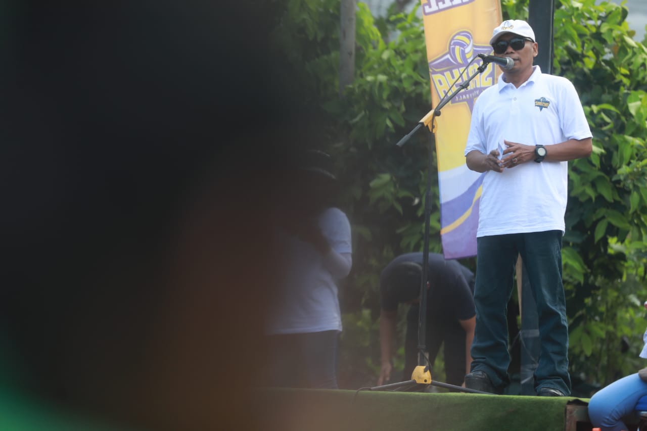Foto 4 dari 14: Hadiri HUT Sabiya Volley Club, Wali Kota Beri Ucapan Selamat Dan Salurkan Santunan Bagi Warga Membutuhkan