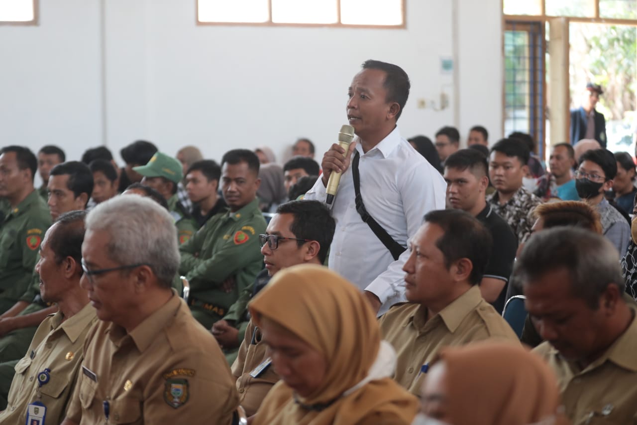 Foto 7 dari 12: Bertemu Masyarakat Kelurahan Taman, Wali Kota Serap Aspirasi Sekaligus Sampaikan Program Pembangunan