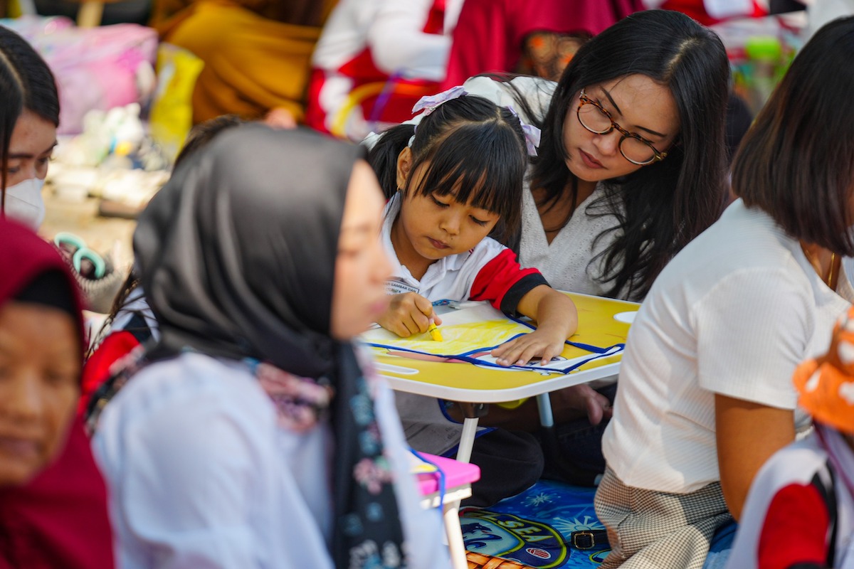 Foto 2 dari 9: Asiknya Selesaikan Lomba Bareng Bunda