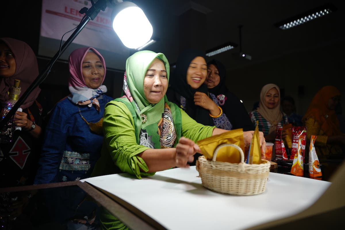 Foto 4 dari 9: Tingkatkan Nilai Jual, Puluhan Pelaku Usaha Ikuti Pelatihan Foto Produk Di Balai Kota