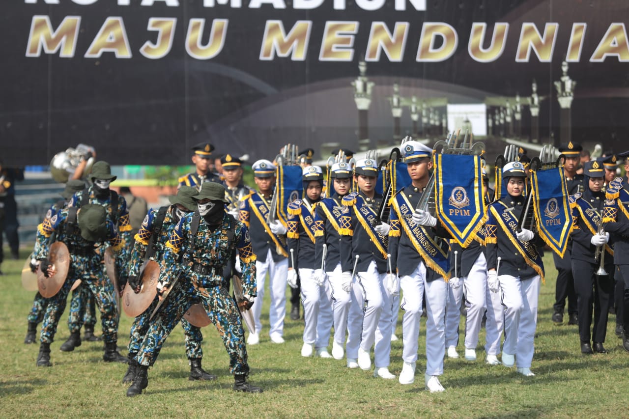 Foto 5 dari 12: Puncak Hari Jadi ke-105, Koreografi Pencak Silat Hingga Marching Band Sukses Meriahkan Gelaran Upacara
