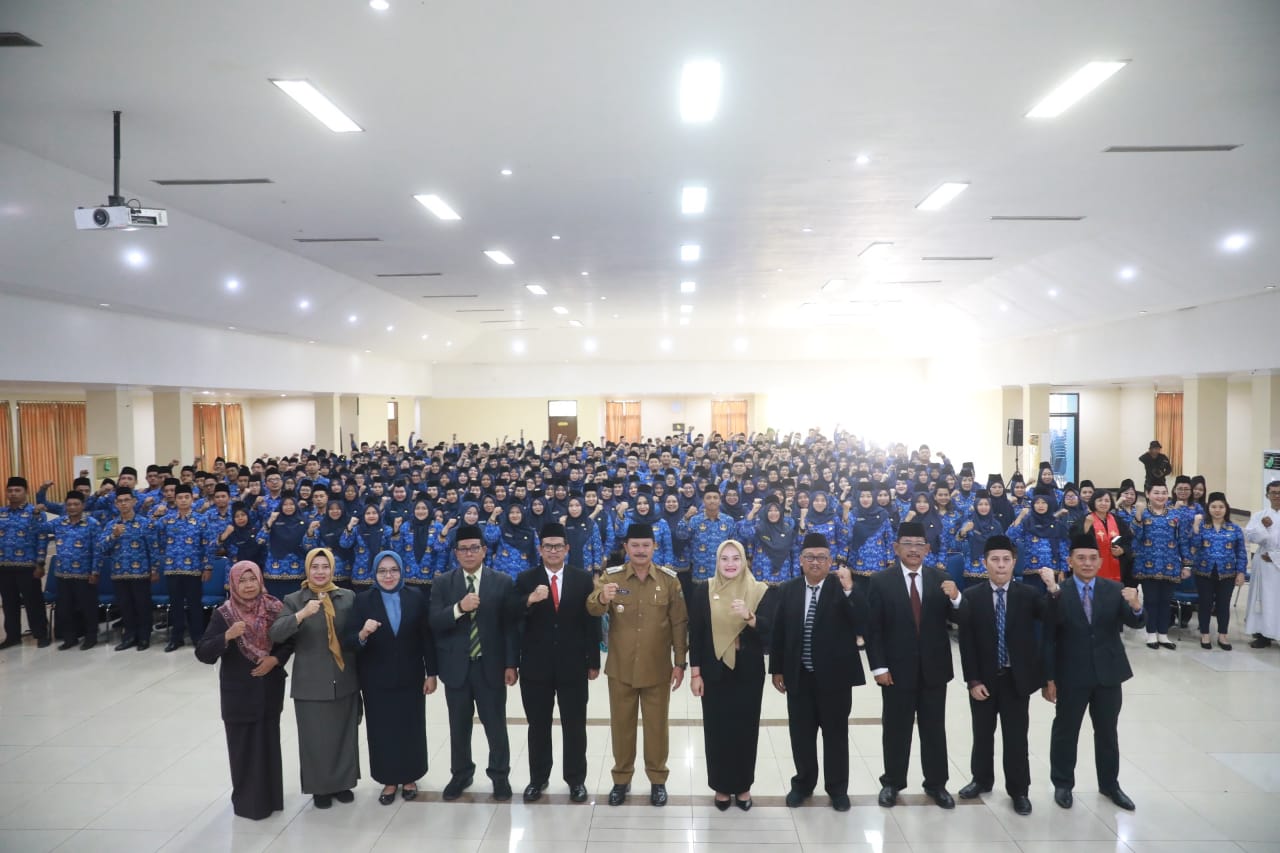 Foto 12 dari 16: Pengambilan Sumpah Jabatan dan Pelantikan PPPK, Wali Kota Dr. Maidi: Apa yang Diucapkan Harus Dijalankan