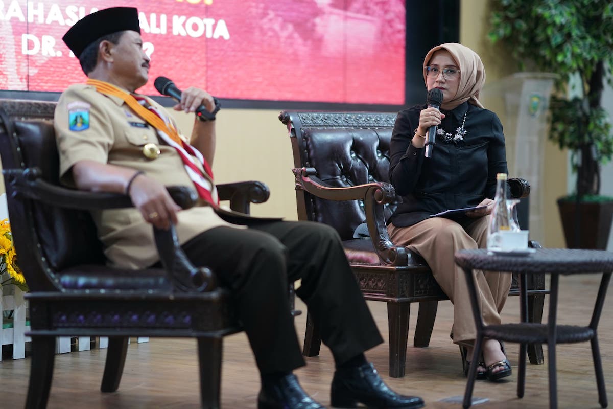 Foto 3 dari 9: Serahkan Piala AKB dan Talkshow Wali Kota Menyapa, Wali Kota: KIM Harus Jadi Penyalur Informasi