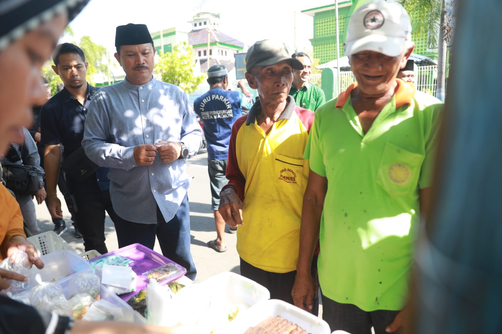 Foto 11 dari 14: Hadiri Pengajian Rutin Di Islamic Center, Wali Kota Ajak Jamaah Doakan Kota Madiun