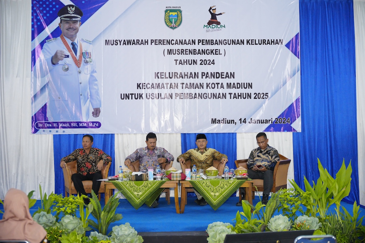 Foto 2 dari 8: Pimpin Musrenbang di Tiga Kelurahan, Wali Kota Resmikan Lapangan Voli dan Sampaikan Hasil Pembangunan