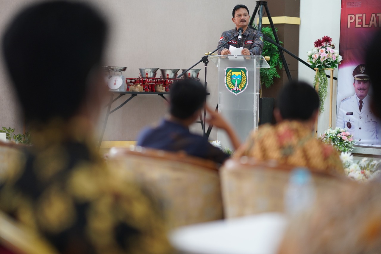 Foto 2 dari 10: Buka Pelatihan Juru Timbang dan Reparatir, Wali Kota Harap Petugas Kerja Ikhlas dan Cerdas