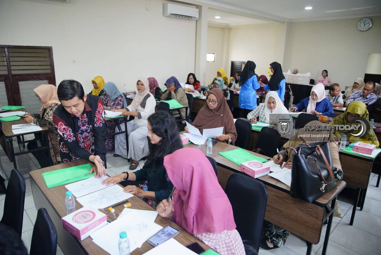 Foto 2 dari 6: Perajin Batik Madiun Didorong Kembangkan Desain untuk Tingkatkan Daya Saing