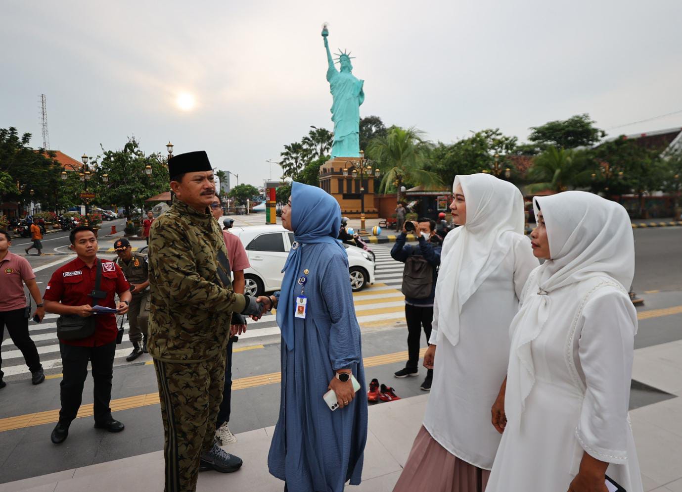 Foto 7 dari 8: Hadiri Peringatan Isra Mi’raj di Kawasan PRC, Wali Kota  Harap Jadi Momentum Teladani Sikap Rasullah