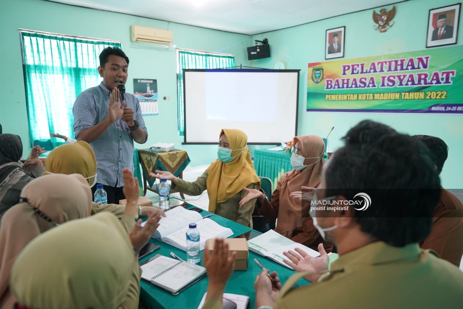 Foto 9 dari 10: Tingkatkan Pelayanan Untuk Masyarakat, BKD Bekali OPD Dengan Keterampilan Bahasa Isyarat